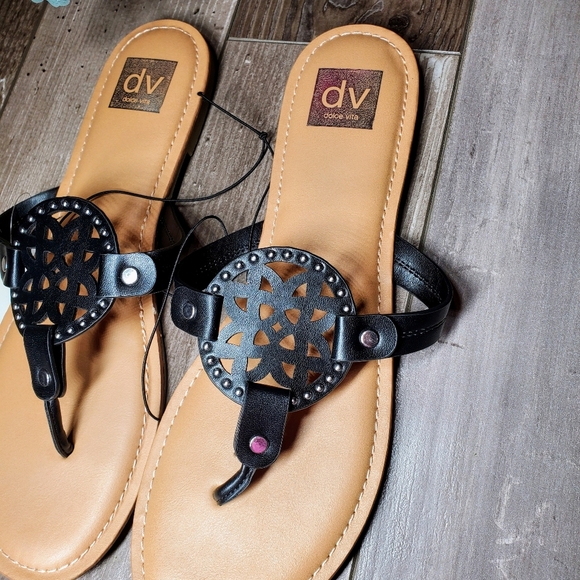 NWT Dolce Vita Goslin Sandals Women's Size 11 Laser Cut Studded Flip Flops Black - Picture 2 of 13